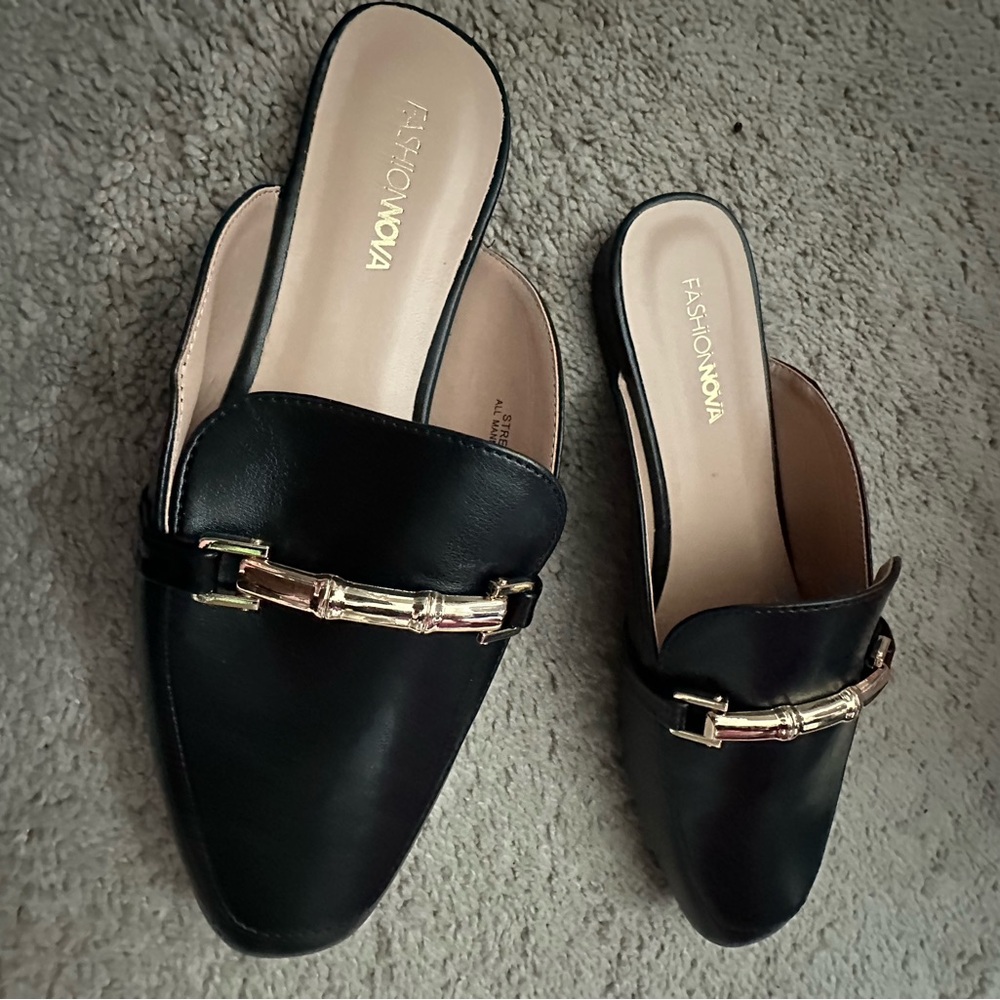 Fashion Nova Black Mules with Gold Accent *NEW* Never Worn Size 9